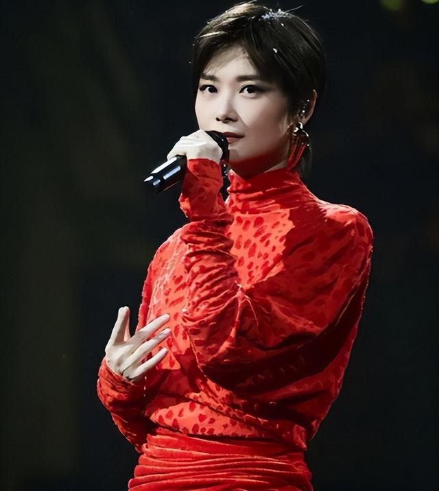 嫁法国老头真相大白5个月后，41岁李宇春近况曝出，一点也不意外