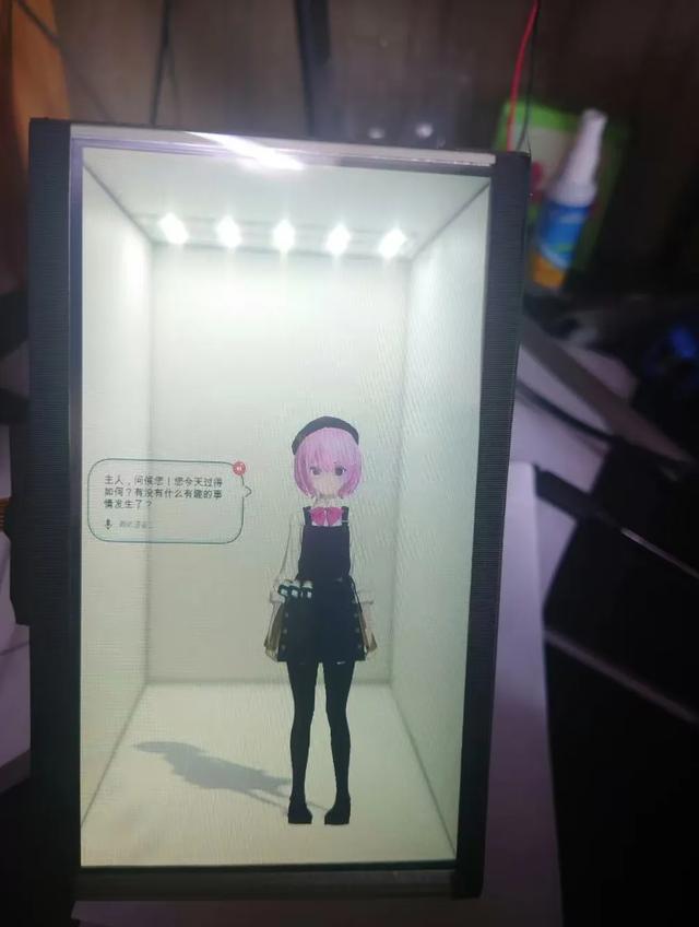 闲鱼流行自制“裸眼3D盒子”，自带7寸全息屏，成品249块