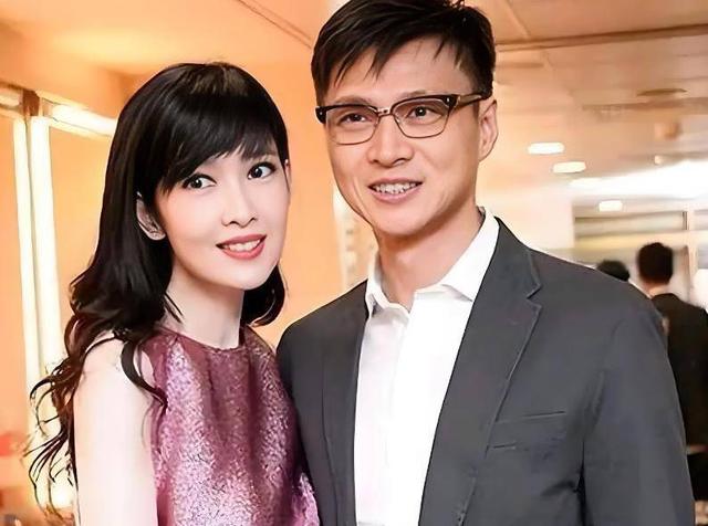 被戴8次绿帽子，3次被捉奸在床，这就是我们“玉女”守卫的爱情