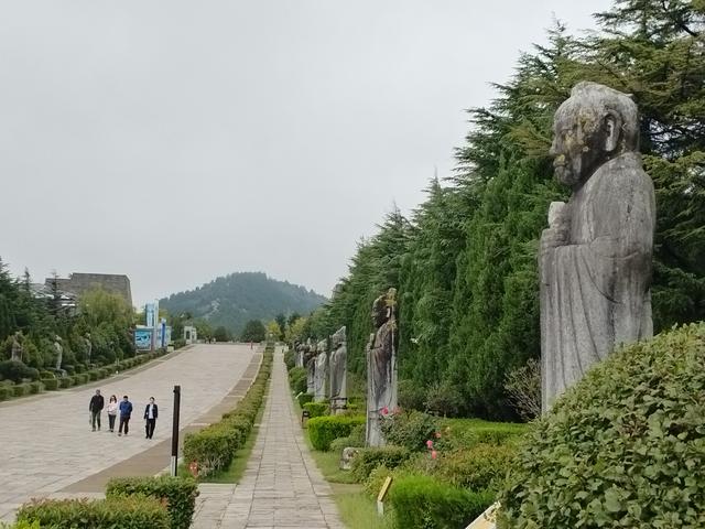 游走乾陵.半部唐史