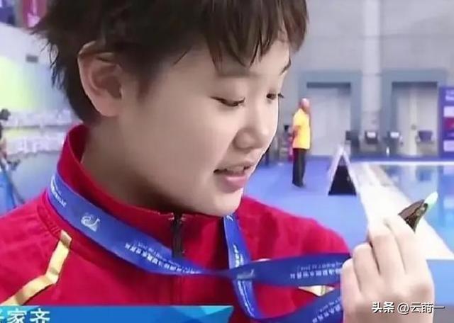 冠军也要吃饭？张家齐直播遭群嘲，全红婵挺身而出的一刻让人破防