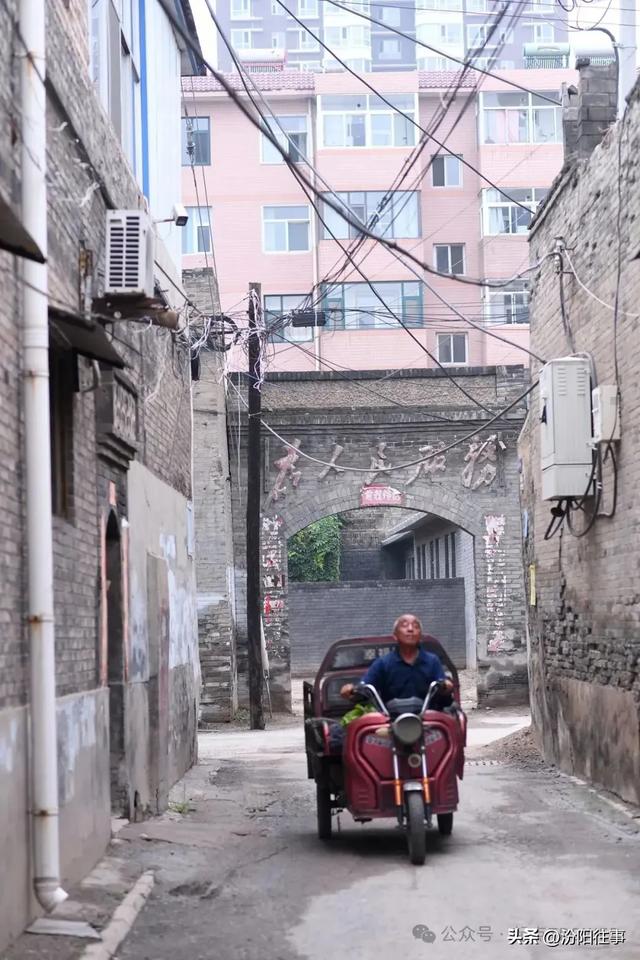 汾阳往事｜山西旅游记录——汾阳文峰塔、南薰楼、老街老建筑(二)