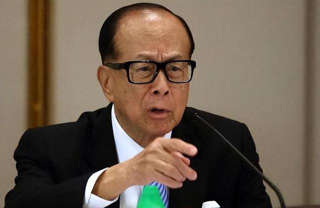 千亿身价又有何用？97岁的李嘉诚近况曝光无力回天	，两儿子成心病