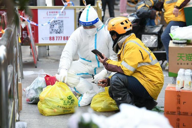 经济增速变缓，曾月入2万高管后改行送外卖，女骑手开始越来越多