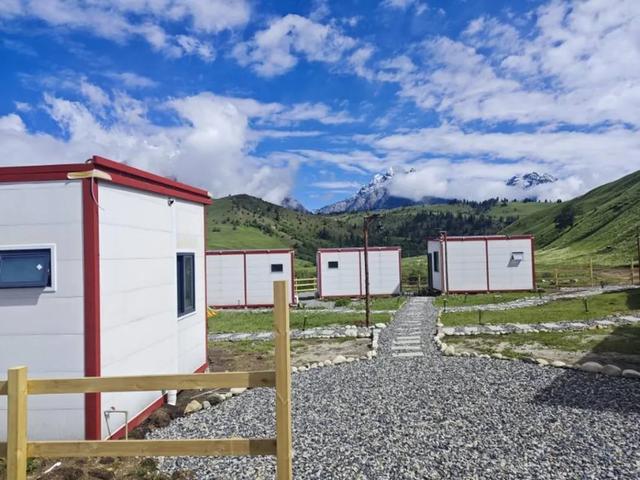 拥有无遮挡的雪山视野，格聂山这家民宿位置好到让人嫉妒！