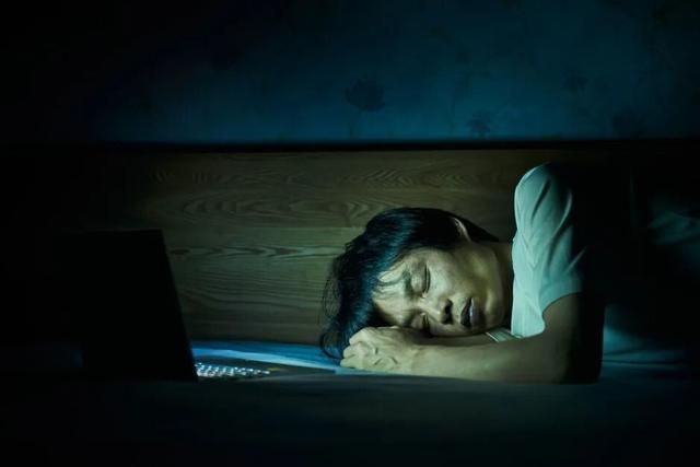 睡前一个小动作，居然可能让你远离老年痴呆？