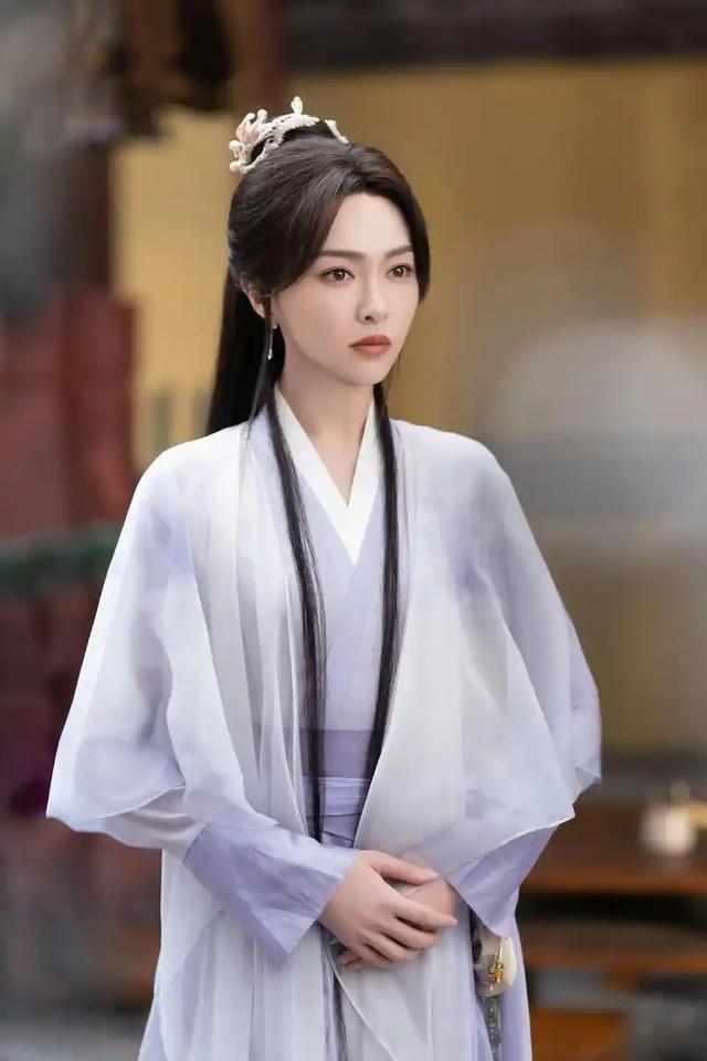 婚变传闻不到2月	，42岁唐嫣高调官宣喜讯，罗晋的近况却让人唏嘘