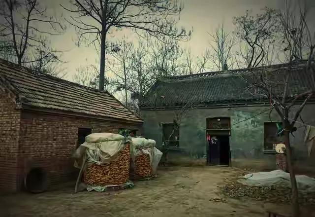 40岁男子2000元搞定女邻居；20天后，女子终于承认早就爱上他