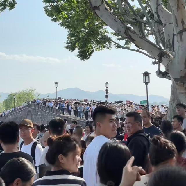 国庆节黄金周，全国最堵十大景区出炉：一眼望不到边的人头