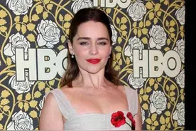 龙母艾米莉亚·克拉克除了权游外牺牲最大的两部大尺度电影图片