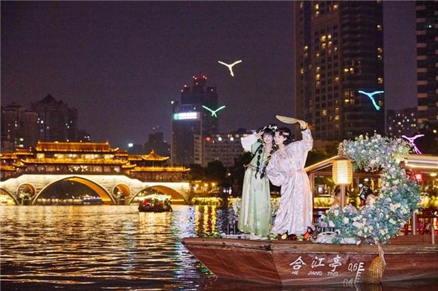 成都 6 大暑期主题游：在烟火与诗意里，解锁夏日限定浪漫