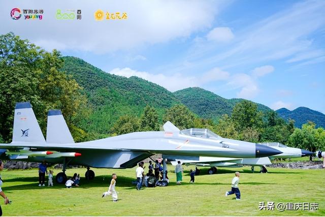 “花海+战机”持续刷屏，叠石花谷成国庆热门打卡地