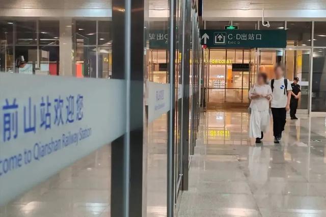 金湾机场停车免费几天，珠海机场停车怎么收费