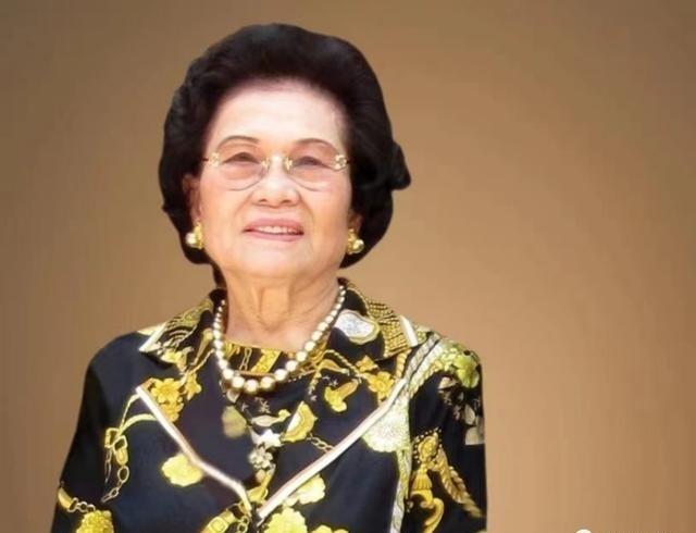 中国女首富，二个女儿惨死，三个儿子反目成仇，她的一生不简单！