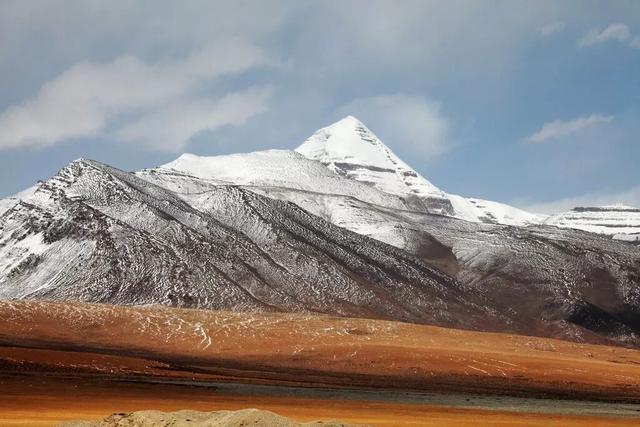 穿越阿里，才算真正到过西藏！万山之祖与百川之源在此相遇。