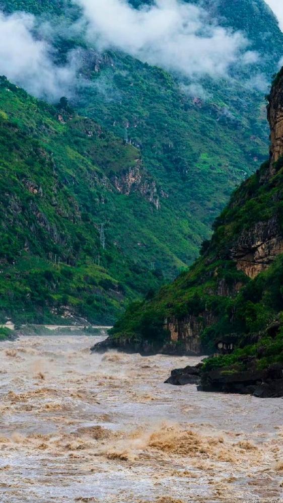 陕西作家屈善施：《清平乐•在松山观怒江》