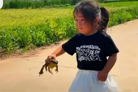 “轻松拿捏＂的背后：姜萍的勇敢与自信图片