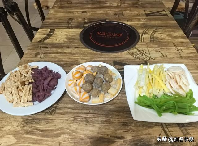 在额尔古纳和网友去了免费的湿地公园，晚上在青旅吃涮羊肉（十）