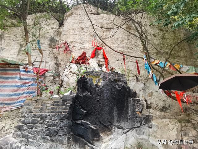 寻找一个最为艰难的躲匪洞，我难到达，土匪也难以到达