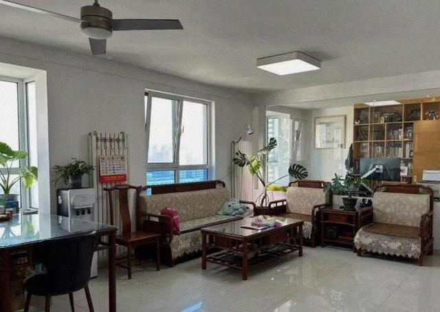 楼市成交低迷 为何新房价格还在上涨