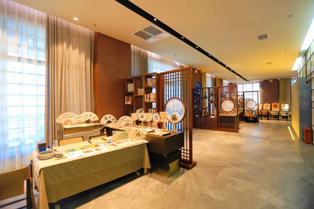 兰州黄河楼，被誉为“万里黄河第一楼”，在楼中还藏着众多博物馆