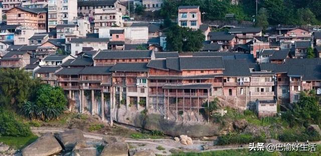 重庆藏着一座被称为“小香港”的良心古镇，人口超过城口县