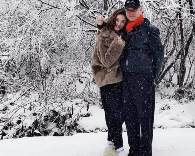 韩磊不忍了！曝光“情人”真相，揭穿白瑞真面目，狠狠出了口恶气