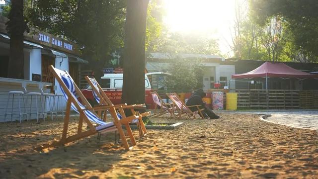 硚口区“就地取材”激活小微空间 育苗基地变身“森系”游园 市中心就能畅快体验：森林溯溪 + 露营 + RC越野