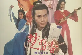 80年代的集体娱乐项目：听着他们的歌，一起用“电视汁”捞饭图片