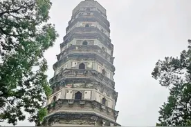 苏州虎丘塔，吴中第一名胜，也是“中国的比萨斜塔”图片