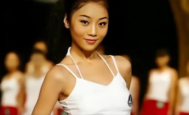 “买英国精子生3娃	”的山东女人，8年后现状曝光！如今她后悔不？