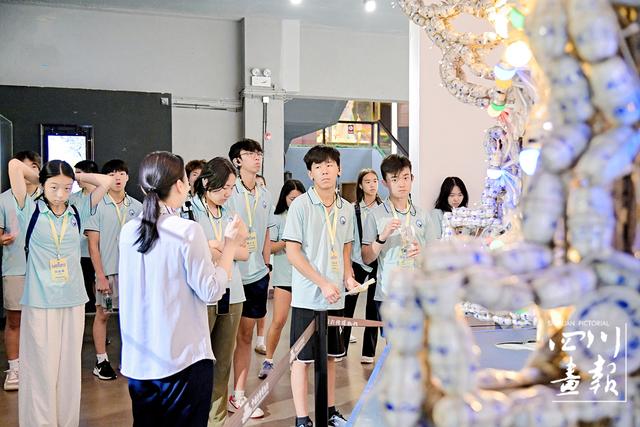 当青春与文化“撞个满怀” | 四川有多巴适？200余名美国华裔青少年告诉你！