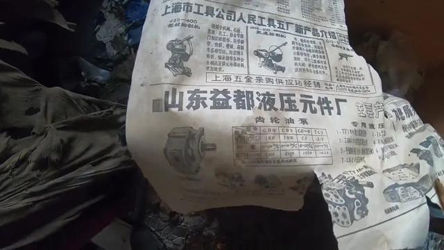 重庆巴南废弃了20多年的电影院，里面还遗留了大量上世纪的老物件