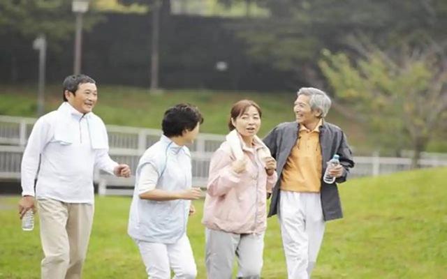 太姥山有电梯,泰山有机器人!银发旅游带动消费,60岁玩出新人生