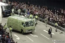 上万人送葬、水晶棺材、电视台全程直播，这些明星葬礼真的至于吗图片