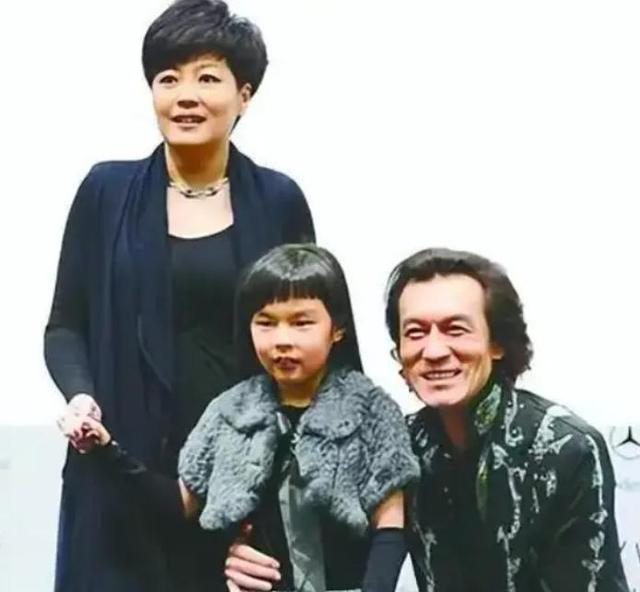 李咏也没想到，自己离世8年后，23岁的女儿就走上一条“不归路”