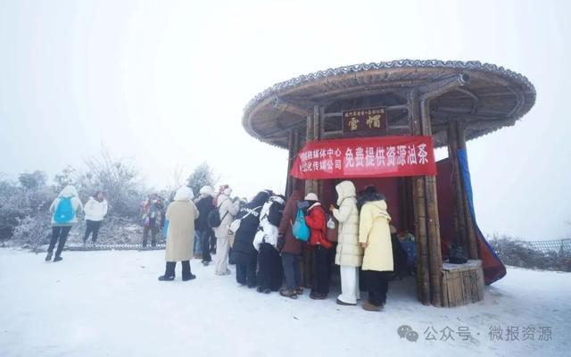 资源县：寒凝琼枝引客来 雾凇盛宴醉游人