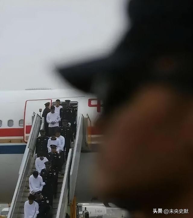 又揪出来一个巨贪，金额高达9.7亿，首富夫人郝斌跨境逃亡失败了