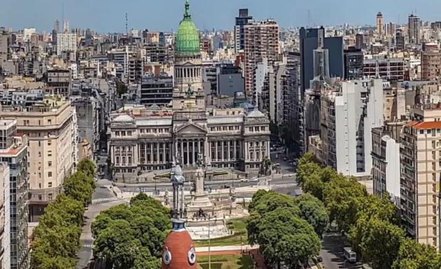 世界上离中国最远的国家，坐飞机要好几天能到，如今发展一落千丈