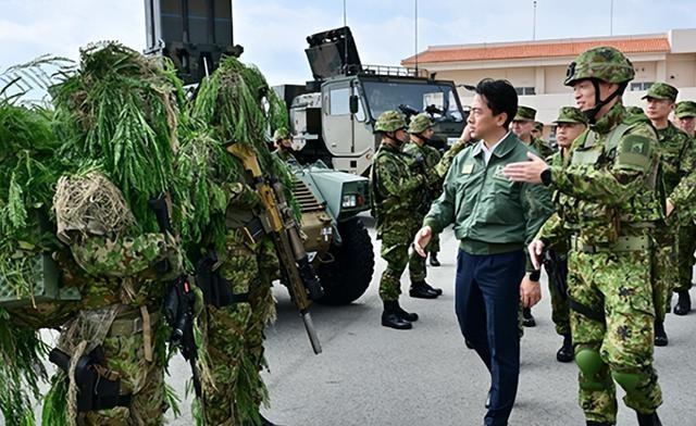 高市称要采取行动捍卫立场，日本防卫大臣：将向台湾周边部署导弹
