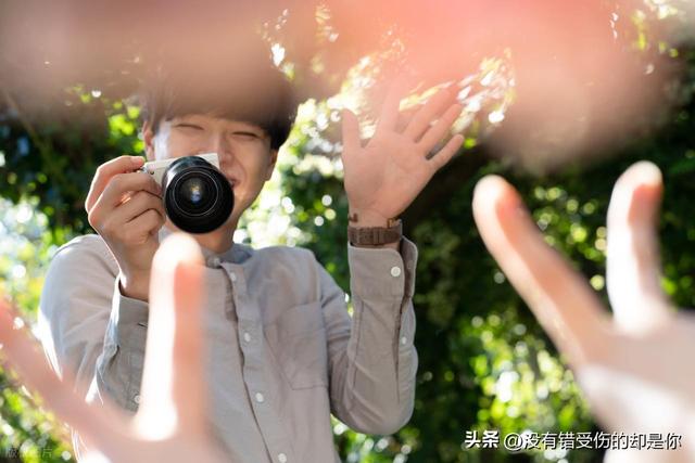 我旅游回来后，爱人告诉我不要炫耀，我听后沉默了