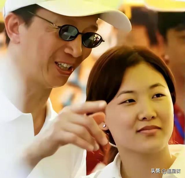 伏明霞和老梁结婚后，伏家父母“抑郁”了许久，还双双把工作辞了