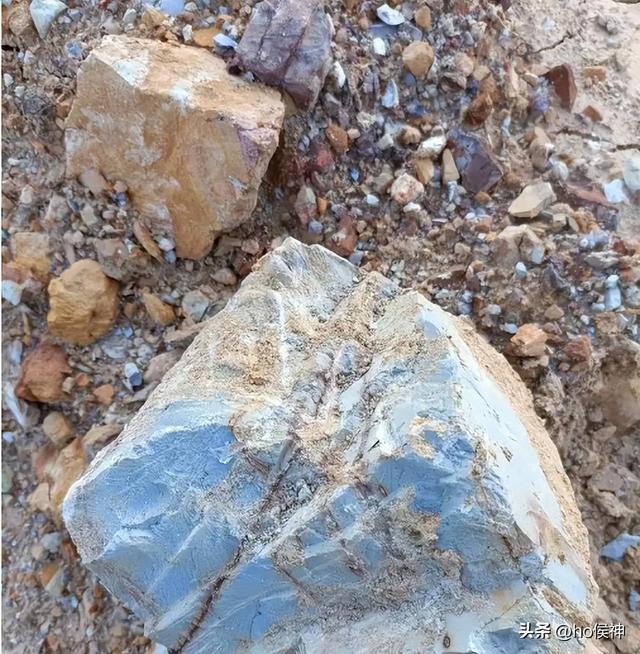 美出损招逼要稀土，不提供就不让中国飞机落地，依赖中国却搞打压
