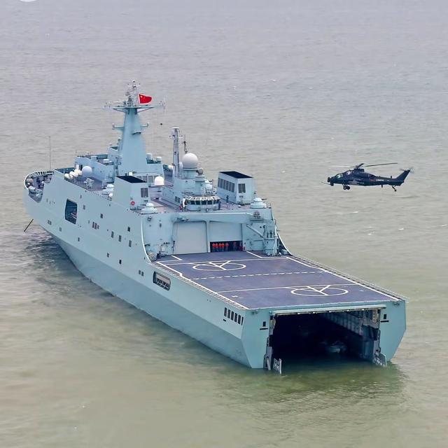 中国被骗了？当我们猛造航母的时候，美国却开始重点打造两栖舰