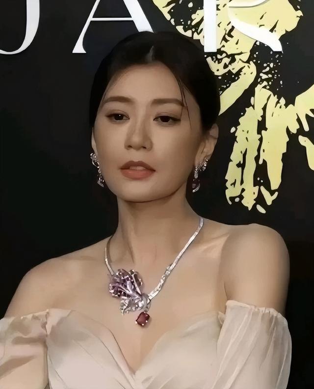 又嫁错人了？不到24小时，贾静雯迎来4个噩耗，个个戳她心窝