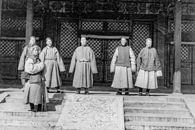 根本不算男人！清朝太监回忆：妃子洗澡不用手和避讳太监，侮辱人