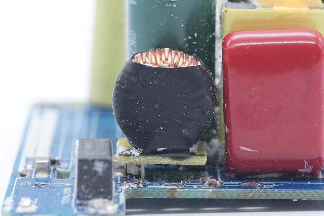 小米120W澎湃秒充+100W PD快充，酷态科10号超级电能充mini拆解