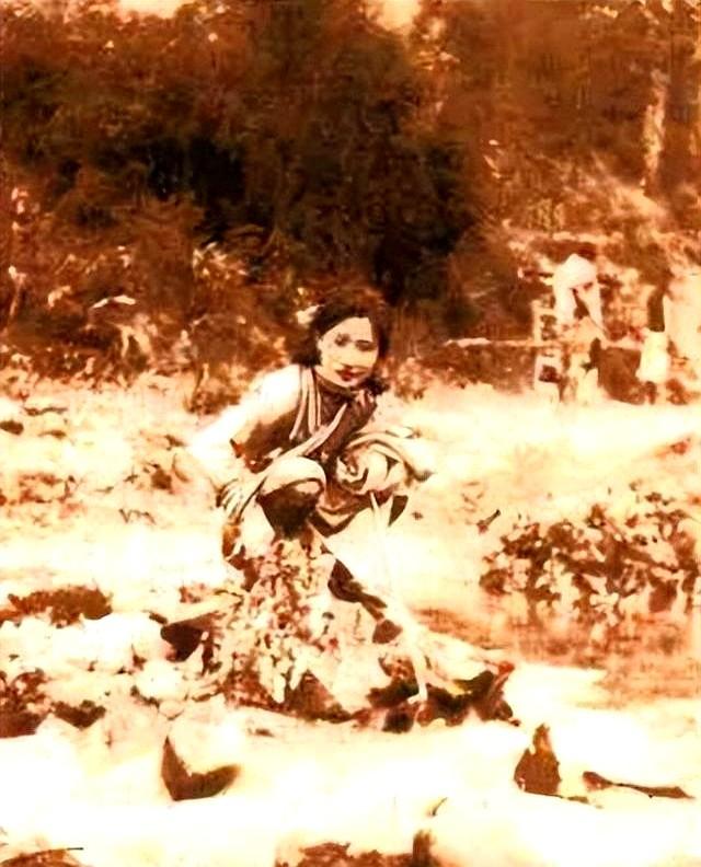 陆小曼有多美？26岁和翁端午游西湖的留影，青春靓丽娇俏可人！