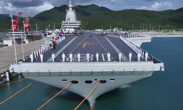 福建舰强就强在，它仅凭“一舰之力”，改写中美的西太力量格局