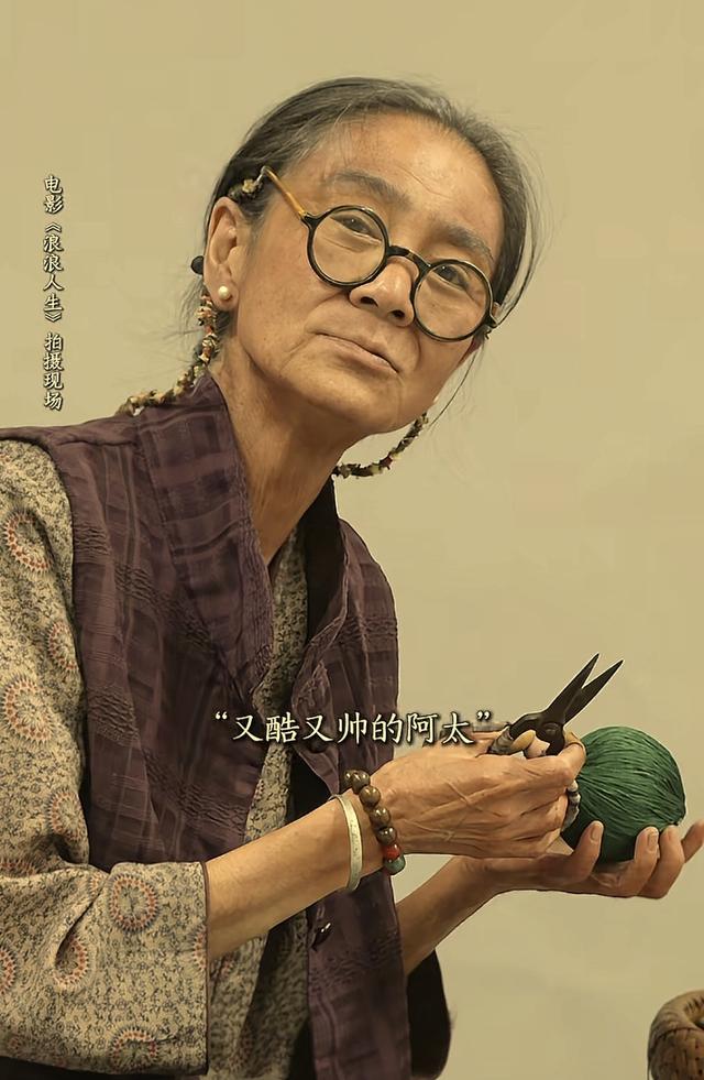65岁刘雪华形象惊艳众人！老年斑嘴唇无肉，殷桃惊呆：直呼认不出